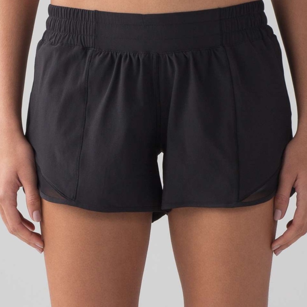EUC Lululemon Hotty Hot Short 4”